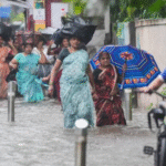 Mumbai Rain 2025, Mumbai Monsoon Alert, मुंबई बारिश अपडेट, Mumbai Local Train Delay, IMD Red Alert Mumbai, Mumbai Monsoon 2025, Heavy Rain in Mumbai, Mumbai Metro Waterlogging, मुंबई लोकल ट्रेन, Weather Update Mumbai, BMC Alert, Mumbai Tree Fall Incidents, Waterlogging in Mumbai, Aqua Line Flooding, Monsoon Disruption Mumbai, Central Line Train Delay, Western Railway Mumbai, Rainfall Nariman Point, Mumbai Traffic Jam Rain