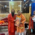 अखाड़ा परिषद के पदाधिकारियों के साथ सनातन