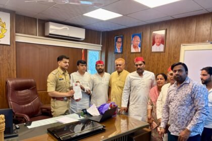 नोएडा में सपा का एक्शन: DCP से मुलाकात, अभद्र पोस्ट पर सख्त कार्रवाई की मांग