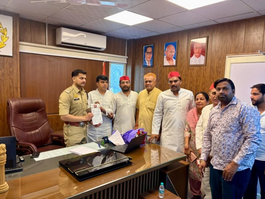 नोएडा में सपा का एक्शन: DCP से मुलाकात, अभद्र पोस्ट पर सख्त कार्रवाई की मांग